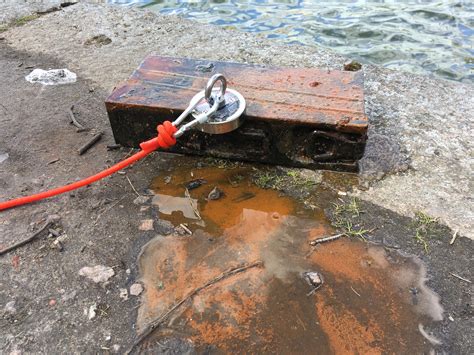 Magnet Fishing .